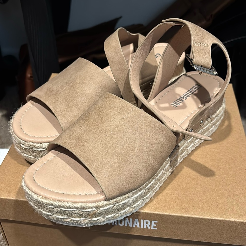 Sandals tan